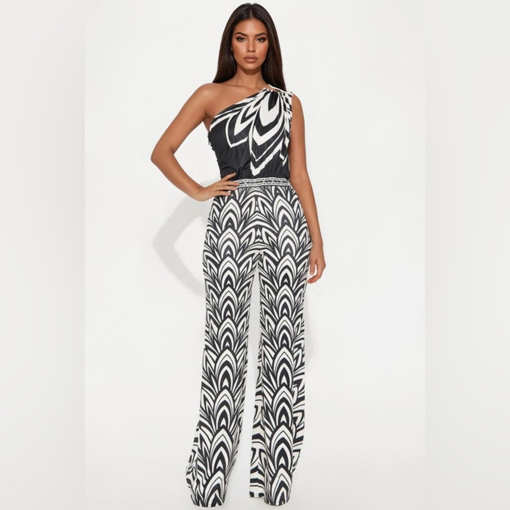 New Fashion Nova Luxe One-Shoulder Black and White Wide Leg Jumpsuit Size XS